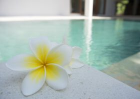 Doskonały relaks: korzyści płynące z kąpieli w basenach solankowych